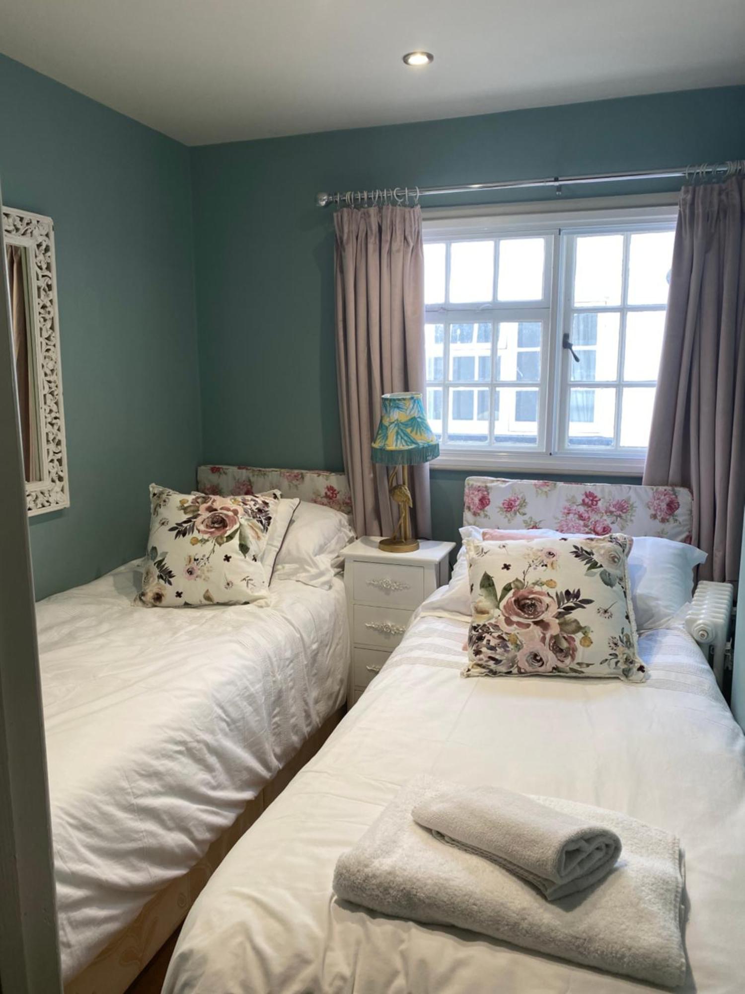 Monmouth House Apartments, Lyme Regis Old Town, Dog Friendly, Parking Exterior foto
