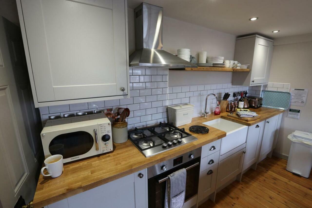 Monmouth House Apartments, Lyme Regis Old Town, Dog Friendly, Parking Exterior foto